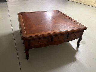 Mesa de centro de madera 100x100cm