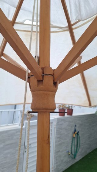 VINAROZ: Ombrellone in tessuto e legno