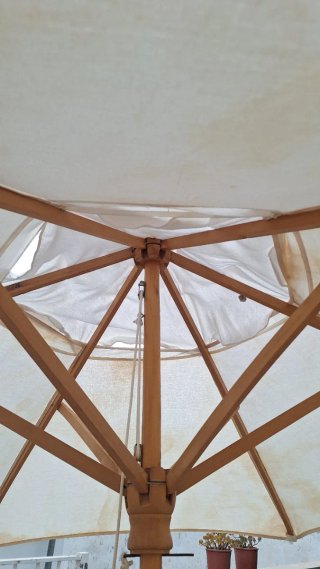 VINAROZ: Ombrellone in tessuto e legno