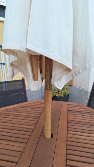VINAROZ: Ombrellone in tessuto e legno