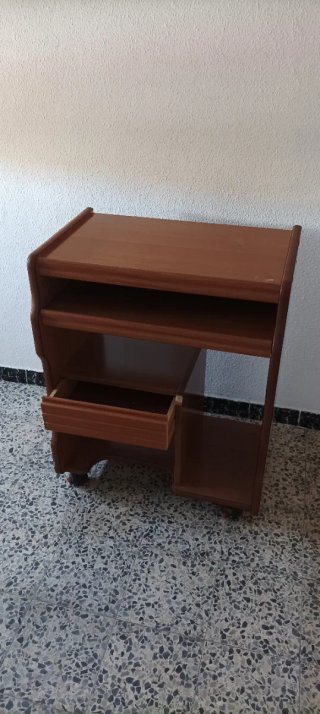 Escritorio antiguo de madera