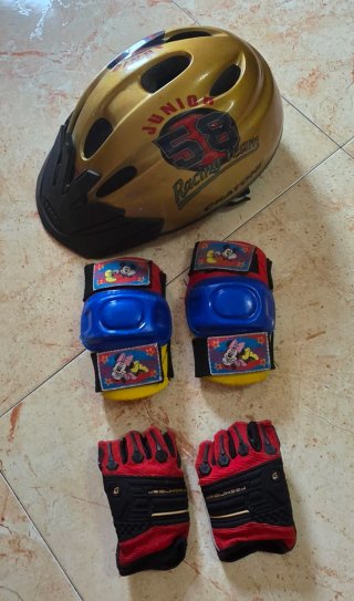 Casco y protecciones bici/patines niño.