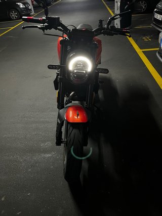 Benelli Leoncino 125 Roja y Negra