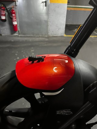 Benelli Leoncino 125 Roja y Negra