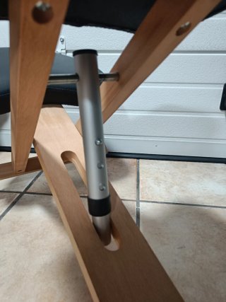 Silla ergonómica rodillas cuero sintético y madera