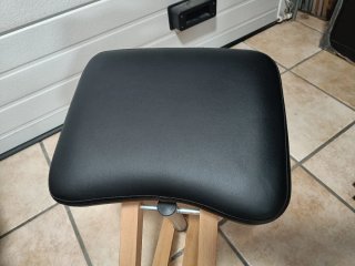 Silla ergonómica rodillas cuero sintético y madera