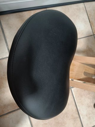 Silla ergonómica rodillas cuero sintético y madera