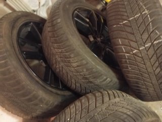 Ruedas completas en buen estado 235.  50  R18/101v