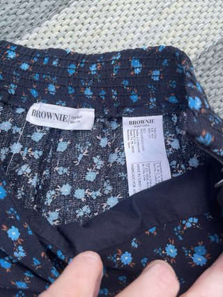 Falda floral azul