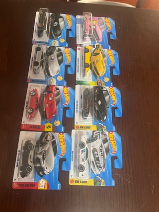 Hot Wheels 5 autos: Porsche, Ferrari, BMW, Toyota