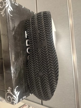Zapatillas plateadas y blancas