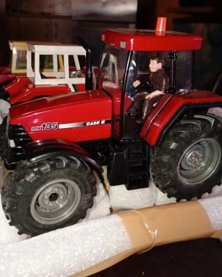 Tractor Case a escala 1:32