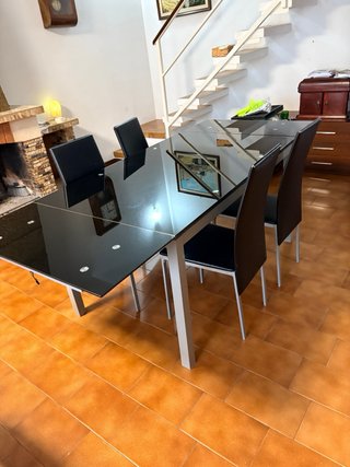 Mesa de comedor cristal y metal