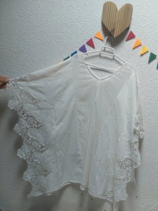 Blusa blanca de encaje talla única