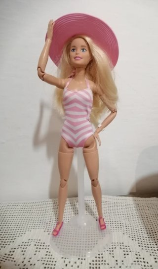 Barbie Made to Move con accessori spiaggia