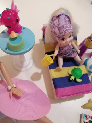 Barbie Made to Move con accessori spiaggia