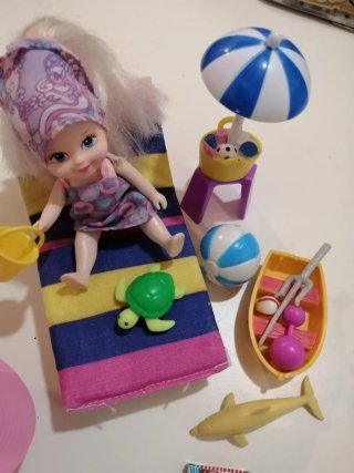 Barbie Made to Move con accessori spiaggia