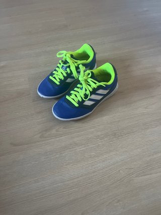 Zapatillas Adidas Fútbol Niño. Talla 33