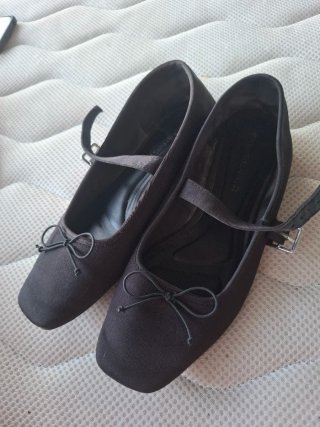 Zapatos planos negros con lazo y tira Stradivarius