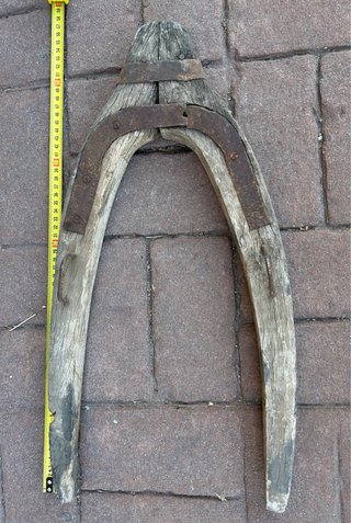 Yugo de madera antiguo