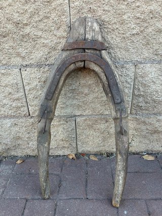 Yugo de madera antiguo