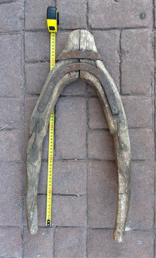 Yugo de madera antiguo