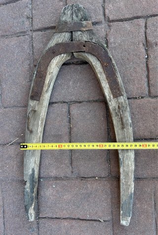 Yugo de madera antiguo