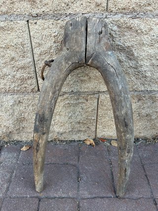 Yugo de madera antiguo