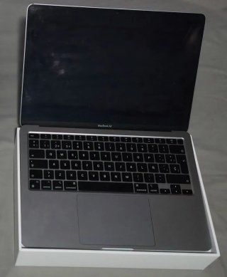 Macbook Air M1 Plata/Gris Espacial