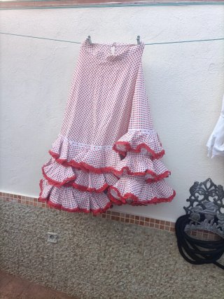 Falda flamenca lunares rojos y blancos