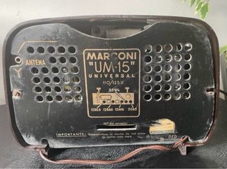 Radio antigua de válvulas Marconi UM-15