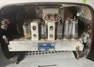 Radio antigua de válvulas Marconi UM-15