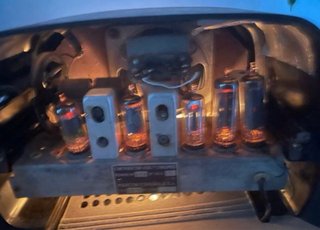 Radio antigua de válvulas Marconi UM-15
