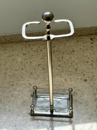 Paragüero de metal plateado