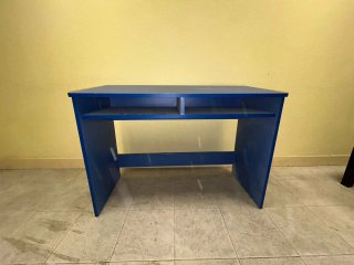 Mesa de estudio azul