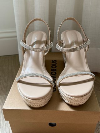 Sandalias cuña Glamorous beige y oro