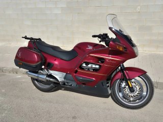 Honda ST 1100 Pan European Roja