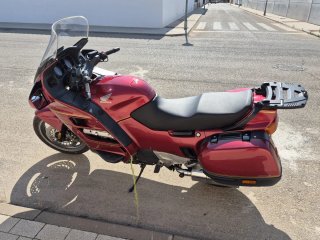 Honda ST 1100 Pan European Roja