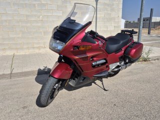 Honda ST 1100 Pan European Roja