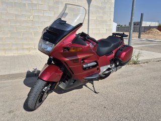 Honda ST 1100 Pan European Roja
