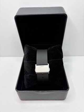 Reloj Negro y Plateado