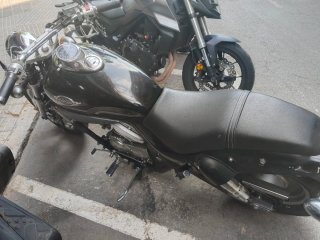 Moto Custom Cruiser Negra y Plateada