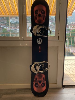 Tabla y fijaciones snowboard calaveras
