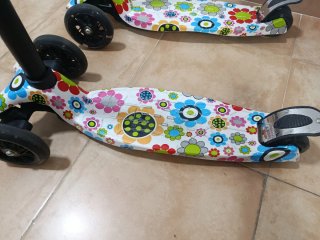 Patinete 3 ruedas niña flores