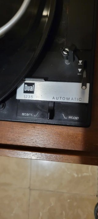 Tocadiscos DUAL 1235