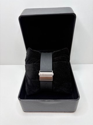 Reloj Hombre Negro y Dorado