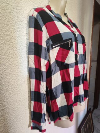 Blusa a cuadros con cremalleras