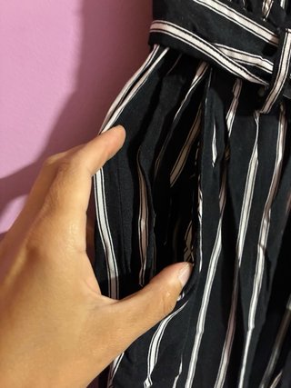 Pantalón negro rayas blancas