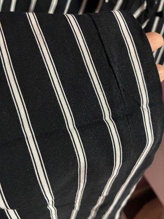 Pantalón negro rayas blancas