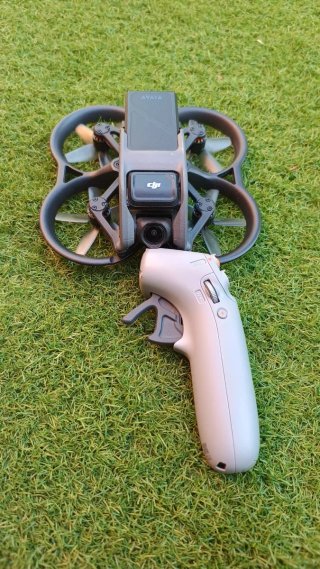 Dron DJI Avata